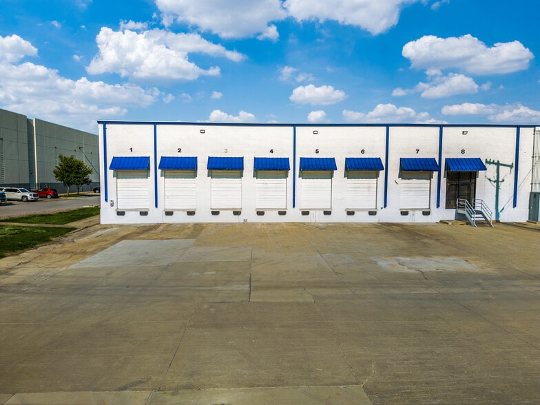 1207 W Crosby Rd, Carrollton, TX for lease - Building Photo - Image 3 of 22