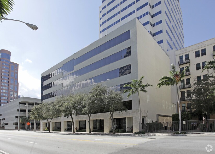 101 NE 3rd Ave, Fort Lauderdale, FL à louer - Photo du bâtiment - Image 2 de 9