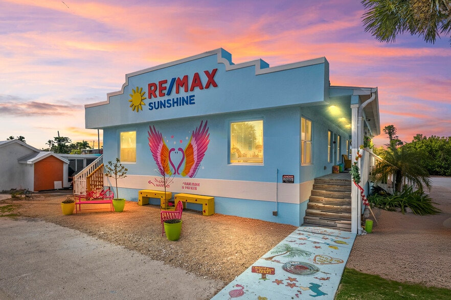 4574 Pine Island Rd NW, Matlacha, FL for sale - Building Photo - Image 2 of 42