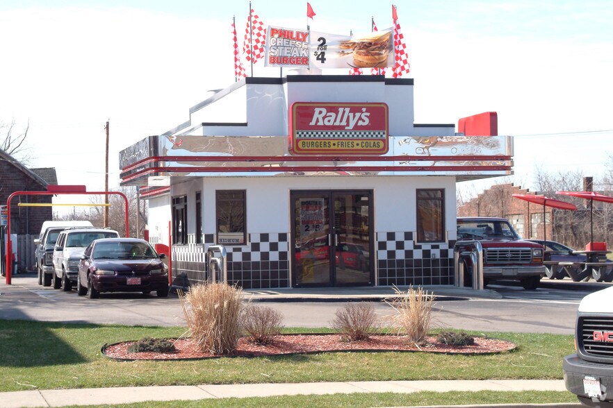 400 S Madison St, Muncie, IN à louer - Photo du bâtiment - Image 2 de 2