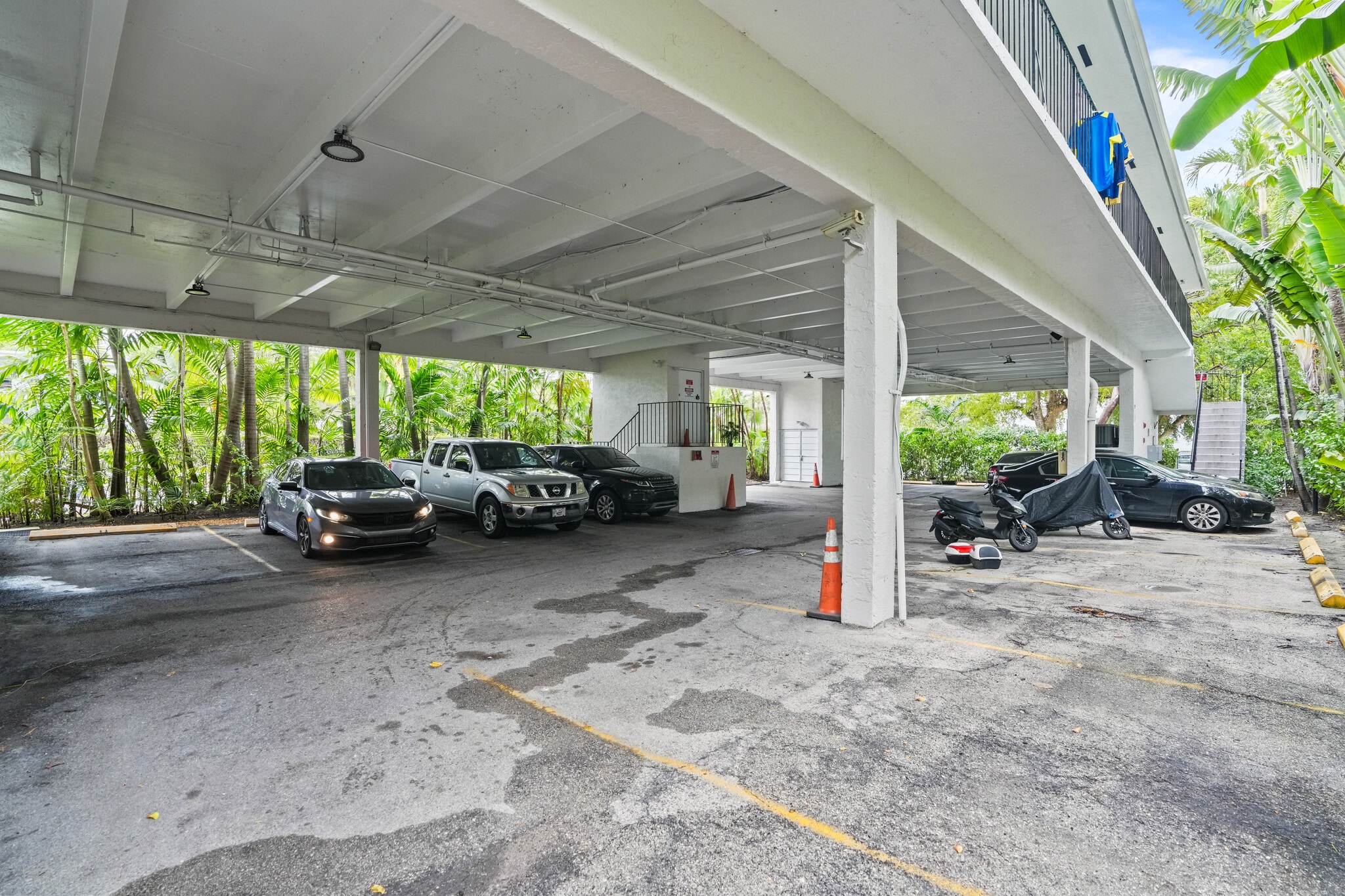 So. Beach 29-Unit Multifamily Portfolio portfolio of 2 properties for sale on LoopNet.ca Primary Photo- Image 1 of 45