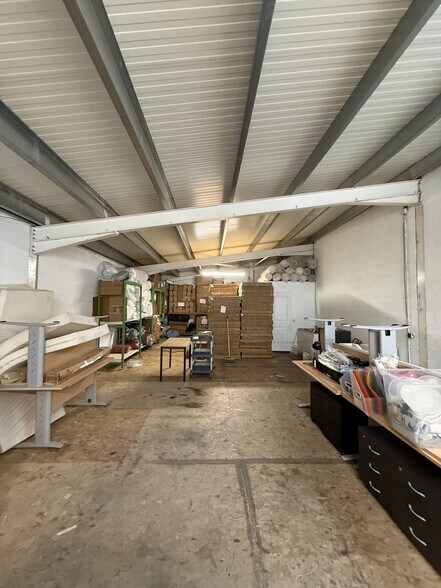 Flex in Romainville for lease - Interior Photo - Image 3 of 4