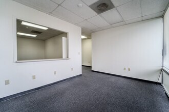 990 Klamath Ln, Yuba City, CA for lease Building Photo- Image 1 of 10