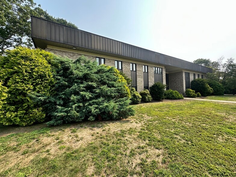 106 Nate Whipple Hwy, Cumberland, RI for lease - Building Photo - Image 3 of 15