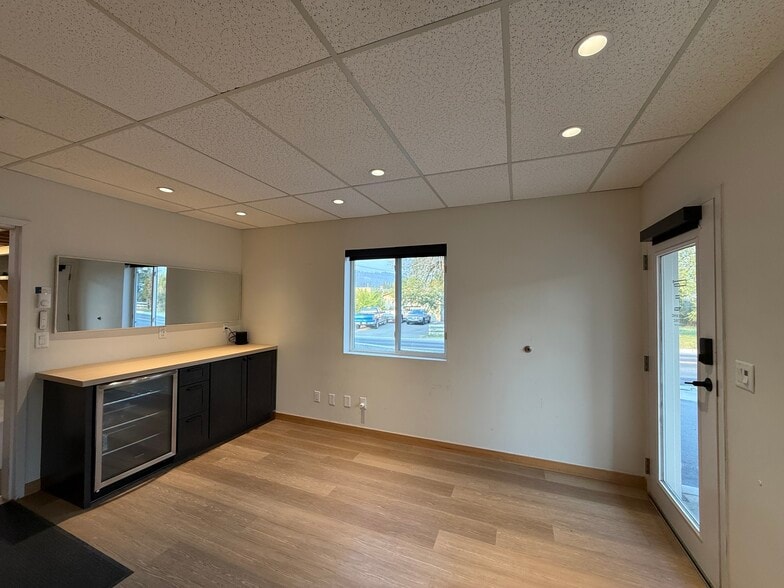 1364 Airport Rd, Kalispell, MT for lease - Building Photo - Image 3 of 9