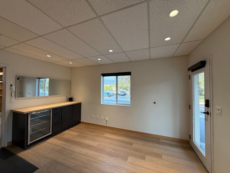 1364 Airport Rd, Kalispell, MT à louer - Photo du bâtiment - Image 3 de 9