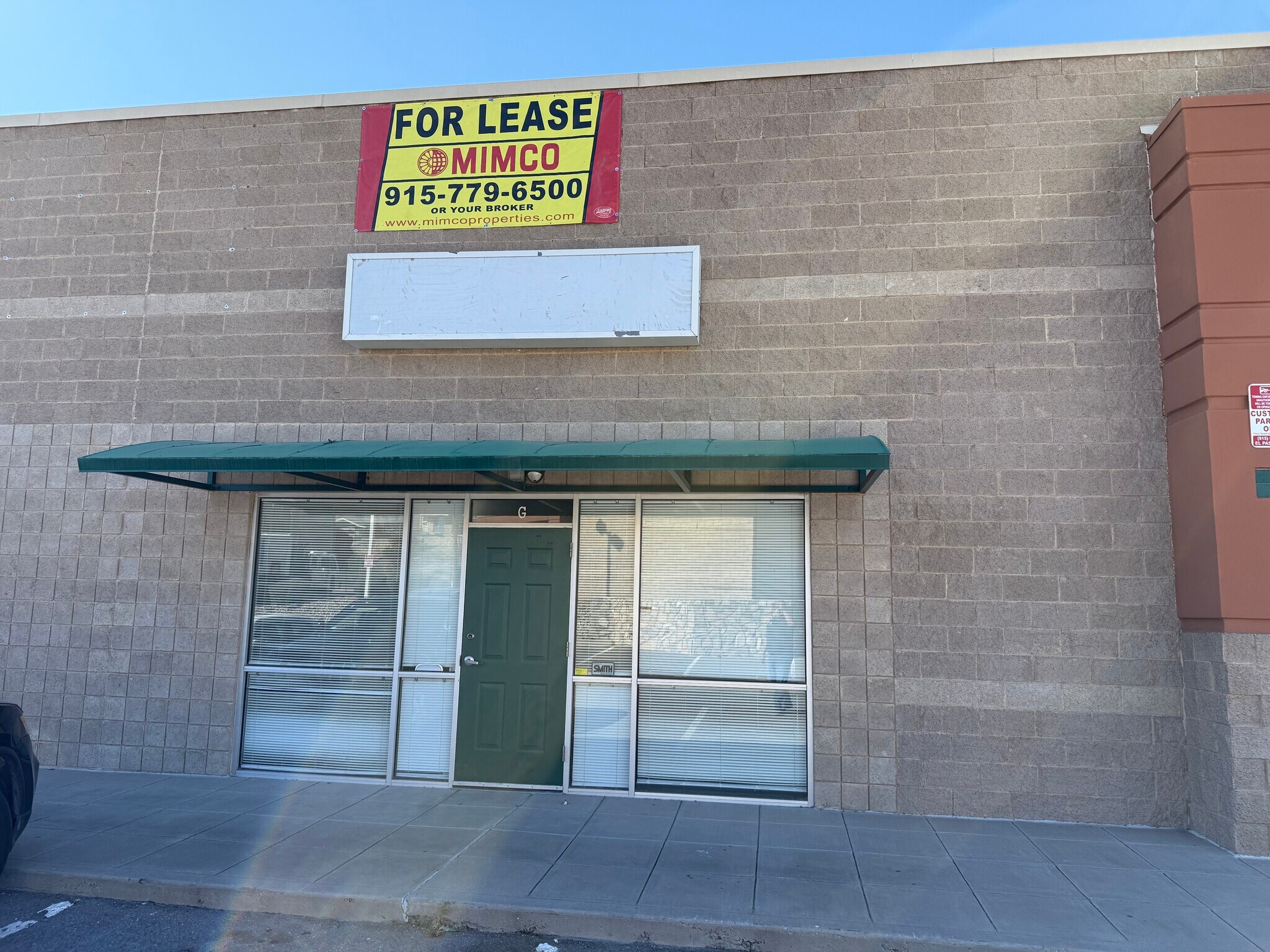 1060 Doniphan Park Cir, El Paso, TX for lease Building Photo- Image 1 of 1