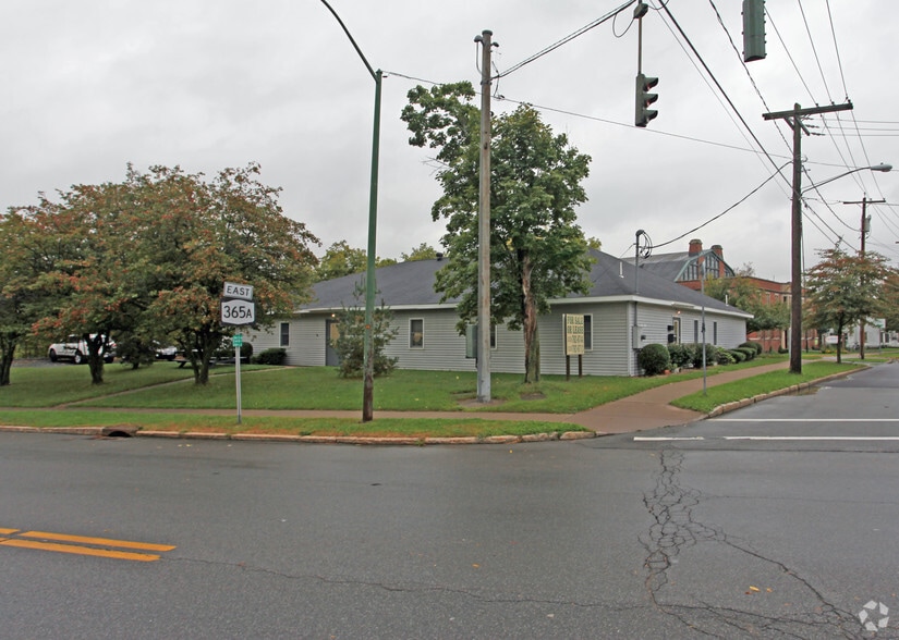 201 Cedar St, Oneida, NY à vendre - Photo du bâtiment - Image 2 de 2
