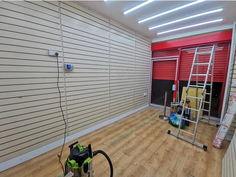 224 High St, Sutton à louer - Photo intérieure - Image 2 de 12