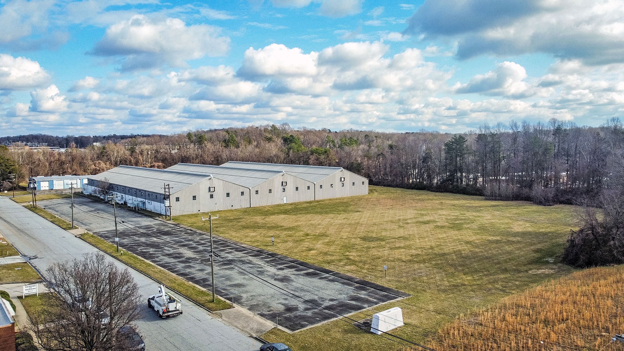 140 Blue Bell Rd, Greensboro, NC à louer Photo du bâtiment- Image 1 de 9