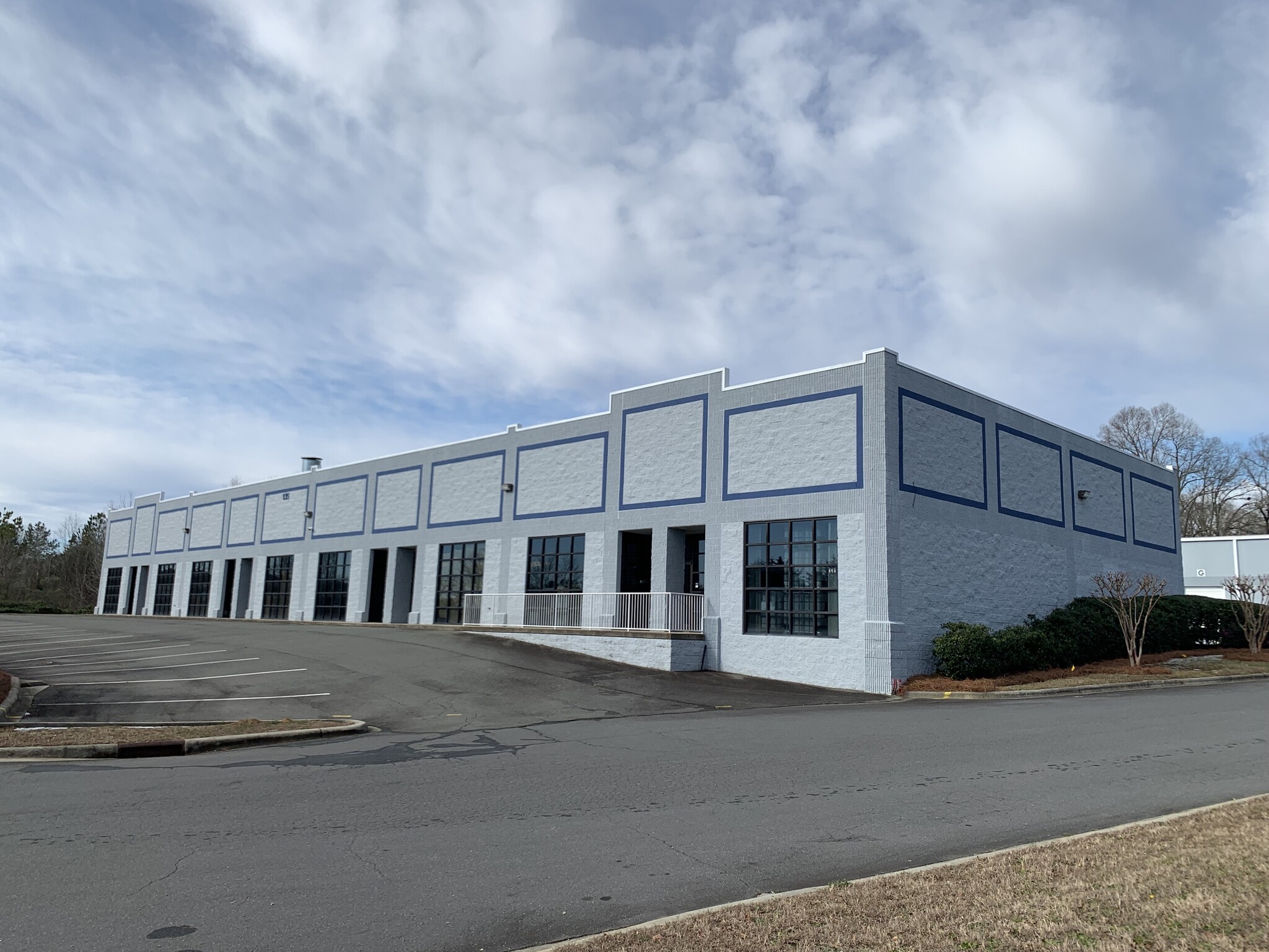 135 Cupped Oak Dr, Matthews, NC for lease Building Photo- Image 1 of 8