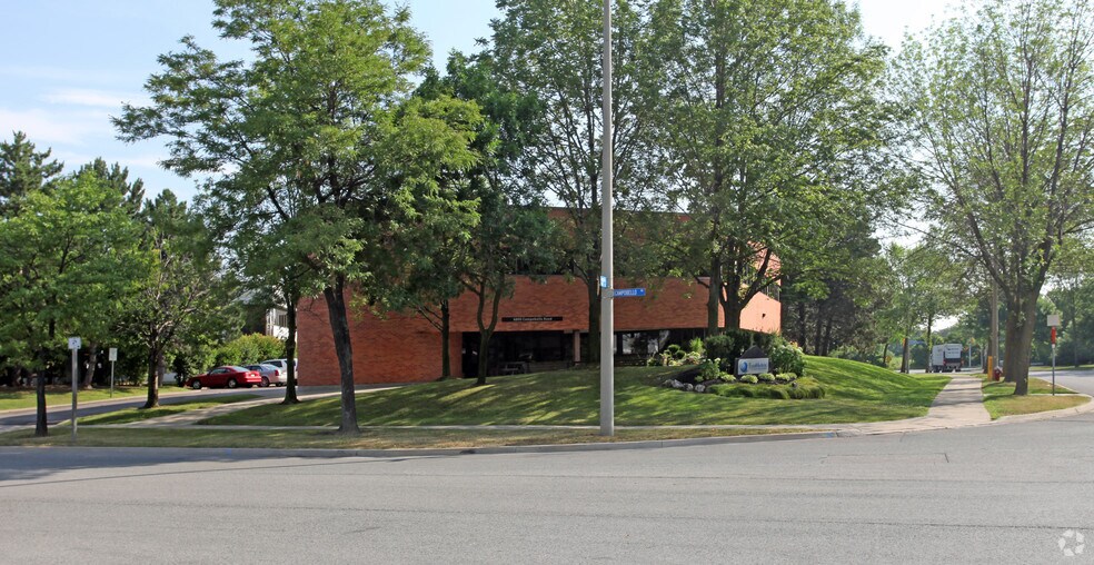 6800 Campobello Rd, Mississauga, ON à vendre - Photo du bâtiment - Image 2 de 3