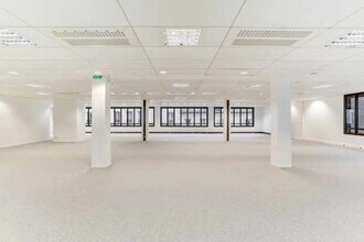 13 Rue Moreau, Paris for lease Interior Photo- Image 2 of 4