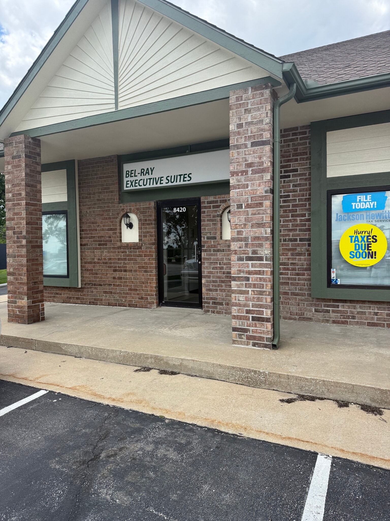 8427-8437 Clint Dr, Belton, MO for lease Building Photo- Image 1 of 5