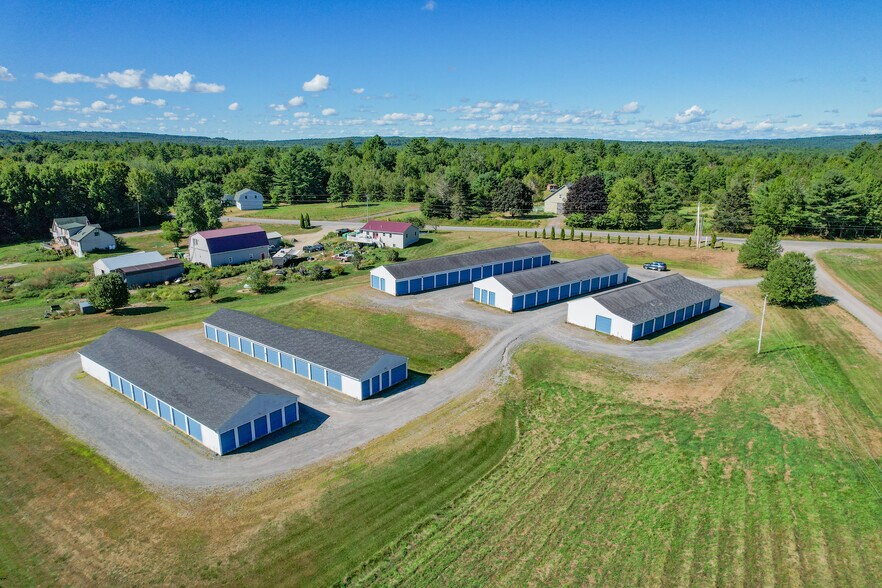 688 Manchester Rd, Belgrade, ME à vendre - Photo du bâtiment - Image 1 de 18