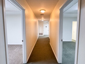 1624 Greenbriar Pl, Oklahoma City, OK for lease Interior Photo- Image 1 of 7