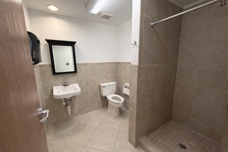 1504 Brookhollow Dr, Santa Ana, CA à louer Photo intérieure- Image 2 de 3