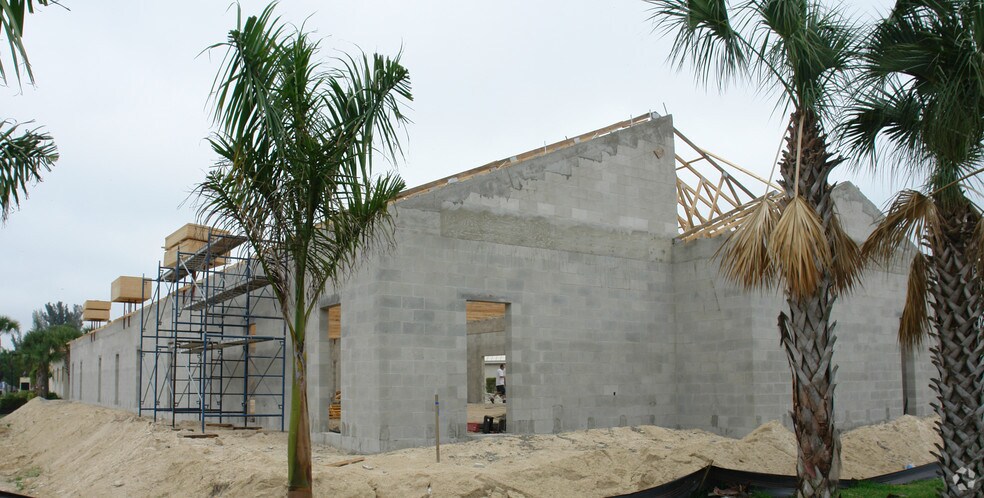 15730 New Hampshire Ct, Fort Myers, FL à louer - Photo du bâtiment - Image 3 de 15
