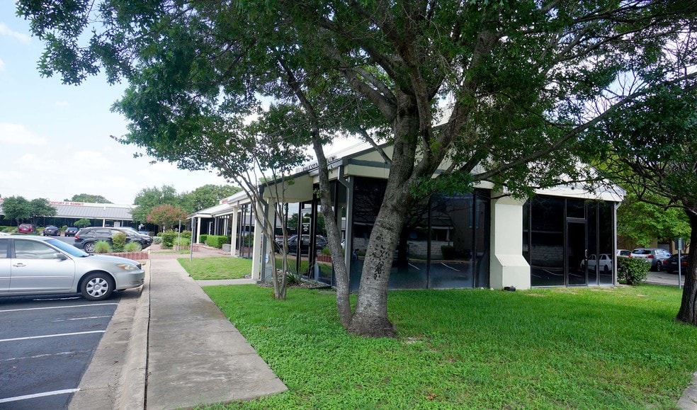 894 Summit St, Round Rock, TX for lease - Building Photo - Image 3 of 8