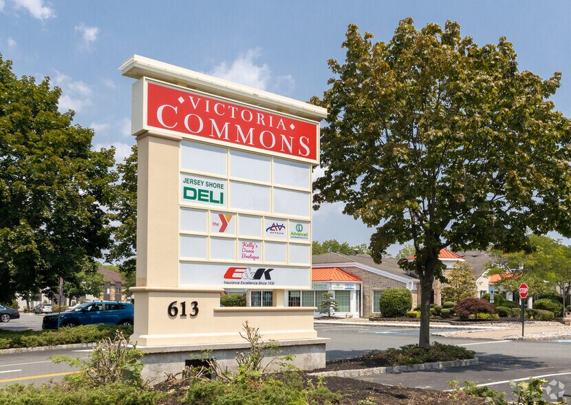 613 Hope Rd, Eatontown, NJ à louer - Photo du bâtiment - Image 3 de 10