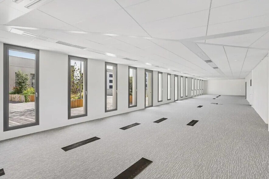 Flex in Villeurbanne for lease - Building Photo - Image 1 of 17