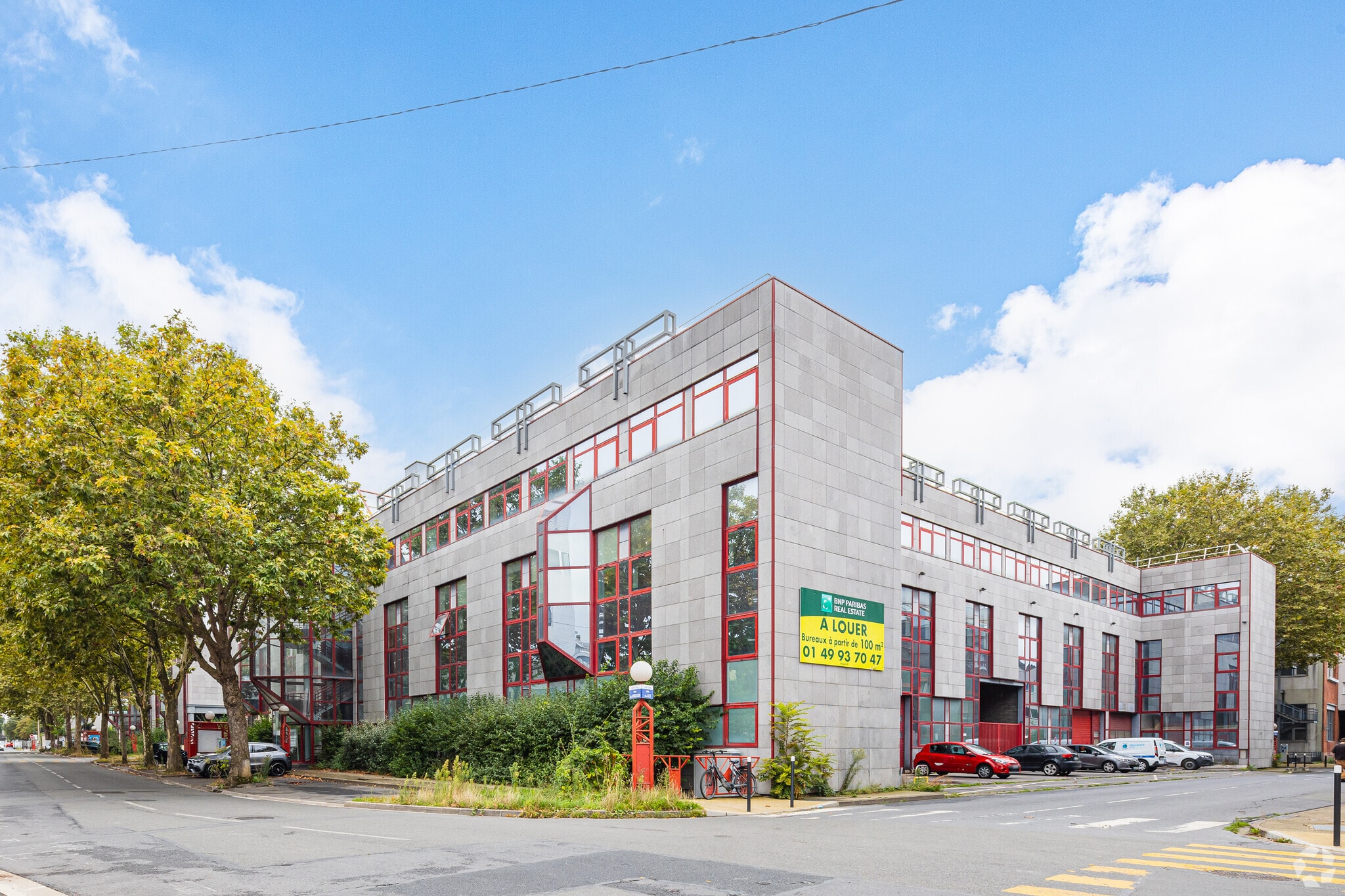 Office in Saint-Denis for lease Primary Photo- Image 1 of 6