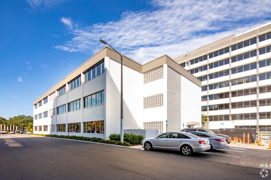 1311 N Westshore Blvd, Tampa, FL à louer - Photo du bâtiment - Image 3 de 11