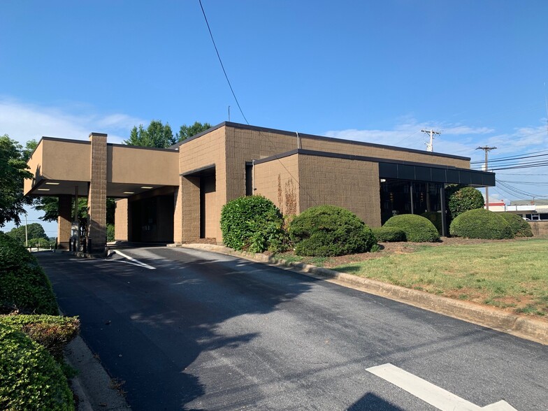 21 Main Avenue Dr, Taylorsville, NC for lease - Primary Photo - Image 1 of 5