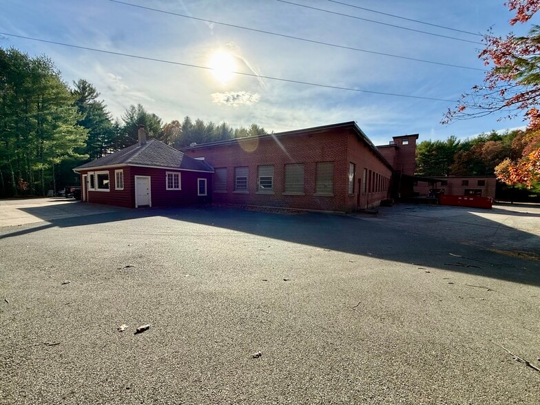 97 Mendon St, Bellingham, MA for lease - Building Photo - Image 3 of 12