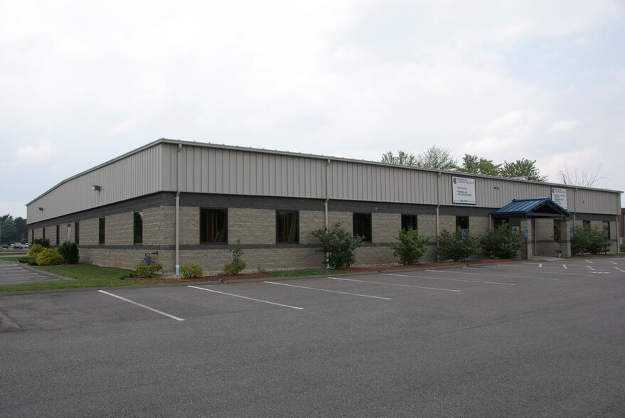 1984 Westover Rd, Chicopee, MA for lease - Primary Photo - Image 1 of 3
