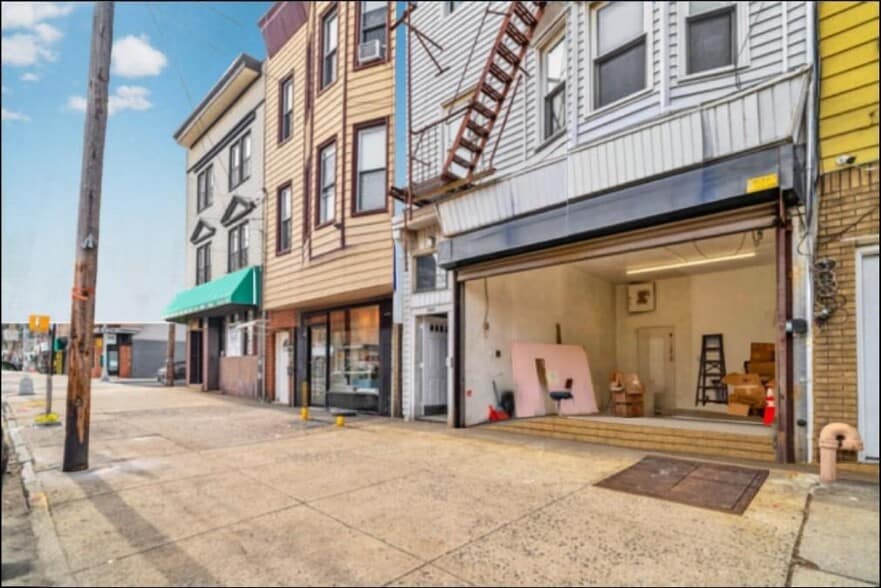 1640 Bath Ave, Brooklyn, NY for sale - Primary Photo - Image 1 of 5