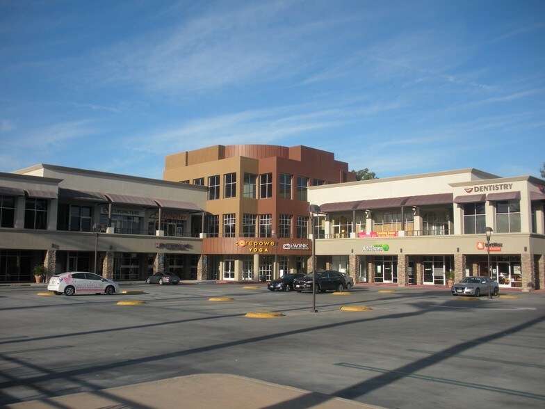 2626-2646 Dupont Dr, Irvine, CA à louer - Photo du bâtiment - Image 2 de 5