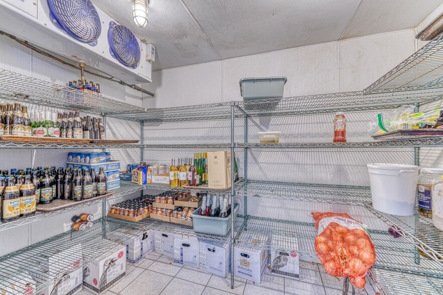 512 Royal Gorge Blvd, Canon City, CO for sale - Interior Photo - Image 3 of 89