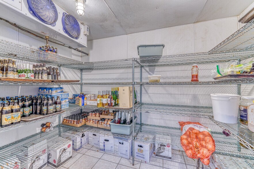 512 Royal Gorge Blvd, Canon City, CO à vendre - Photo intérieure - Image 3 de 89