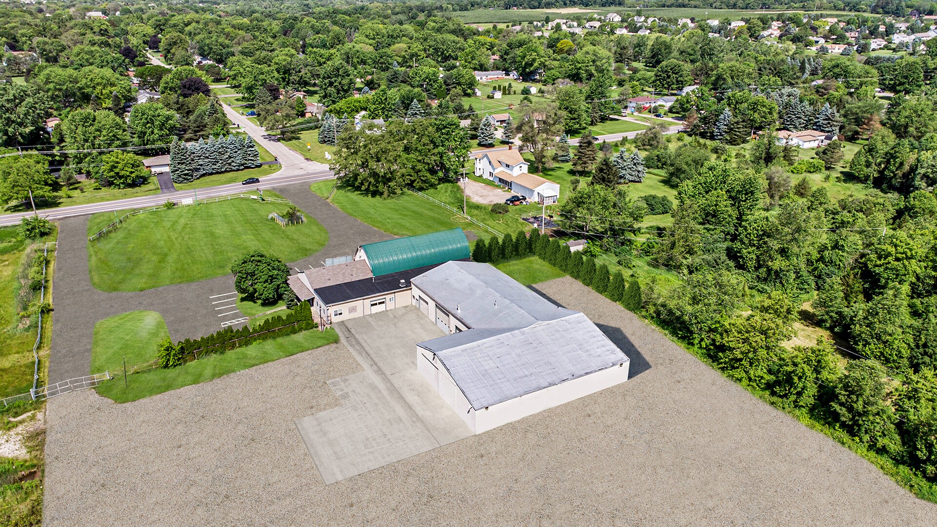 28342 Pontiac Trl, South Lyon, MI à louer Photo du bâtiment- Image 1 de 4