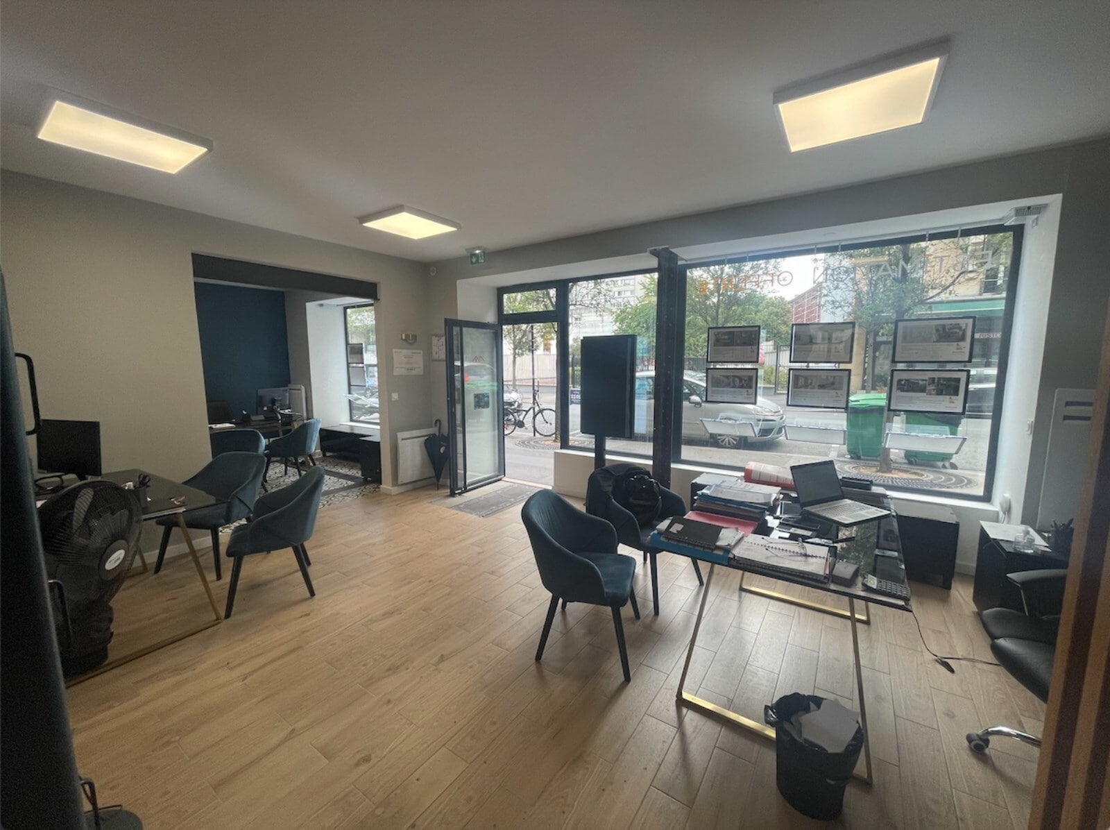 Retail in Paris for lease Building Photo- Image 1 of 9