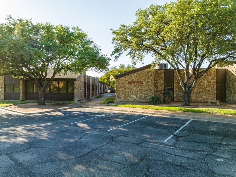 6400 Cobbs Dr, Waco, TX à vendre - Photo du bâtiment - Image 1 de 3