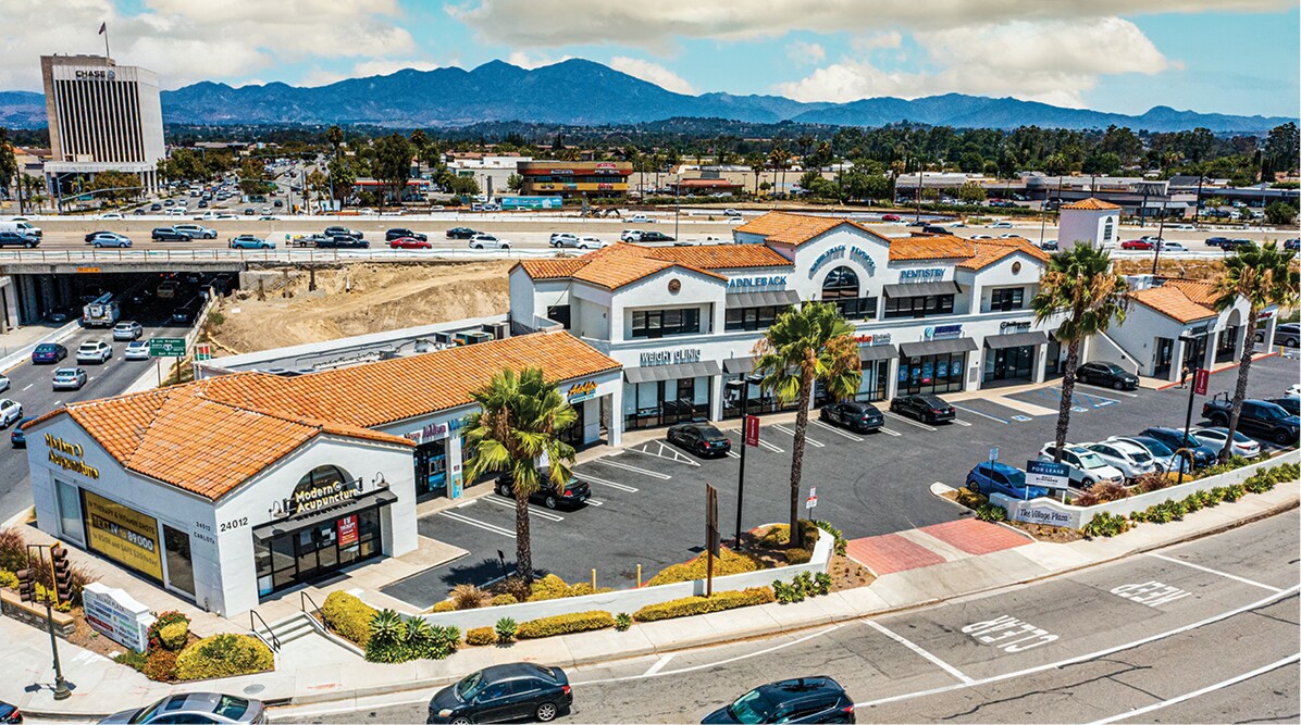 24012 Avenida de la Carlota, Laguna Hills, CA à louer Photo principale- Image 1 de 18