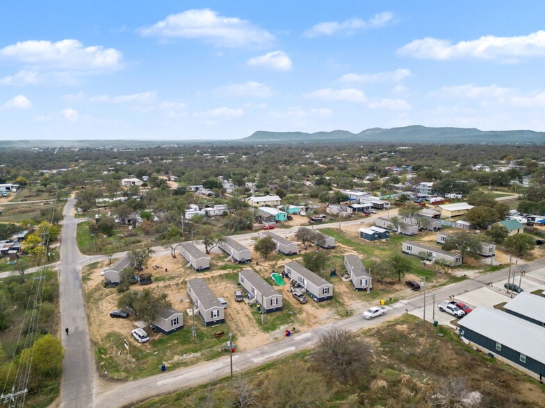 Kingsland Mobile Home Park portfolio of 1 properties for sale on LoopNet.ca - Building Photo - Image 2 of 22
