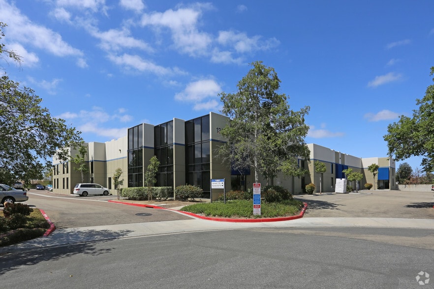 1351 Distribution Way, Vista, CA for lease - Building Photo - Image 1 of 4