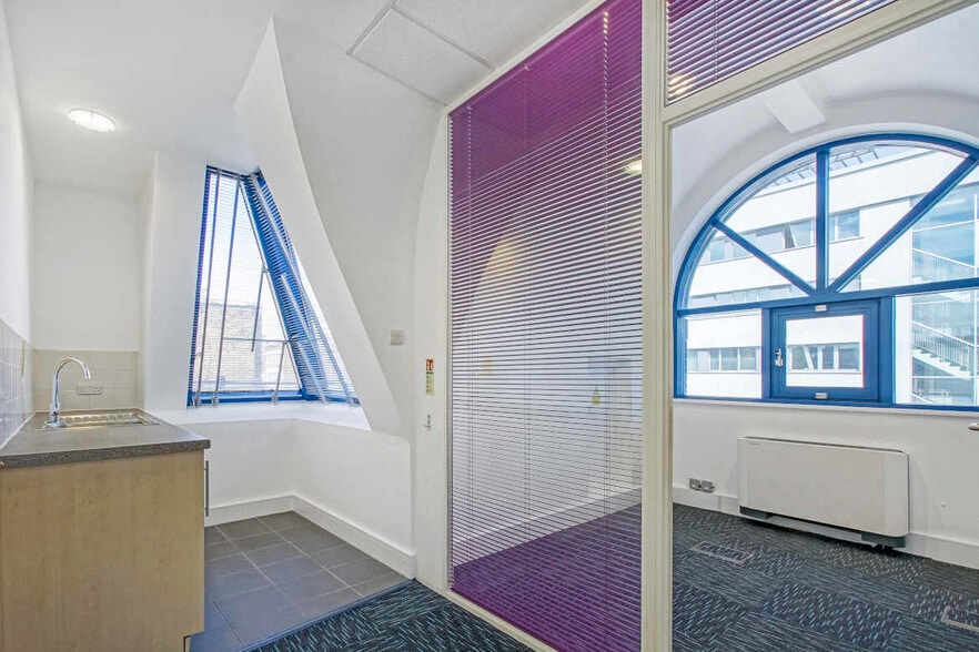 65 St John St, London for lease - Interior Photo - Image 3 of 20