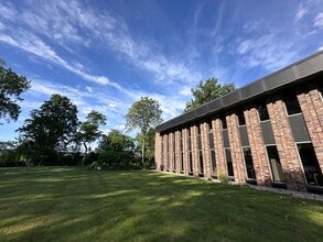 280 Ann St NW, Grand Rapids, MI for lease Interior Photo- Image 2 of 7