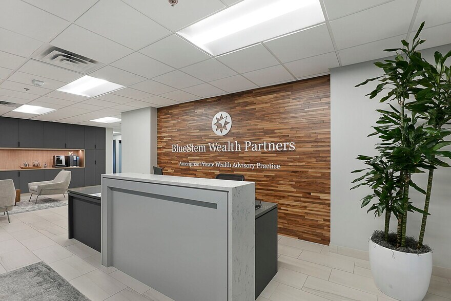 13100 Wayzata Blvd, Minnetonka, MN à louer - Photo intérieure - Image 3 de 33