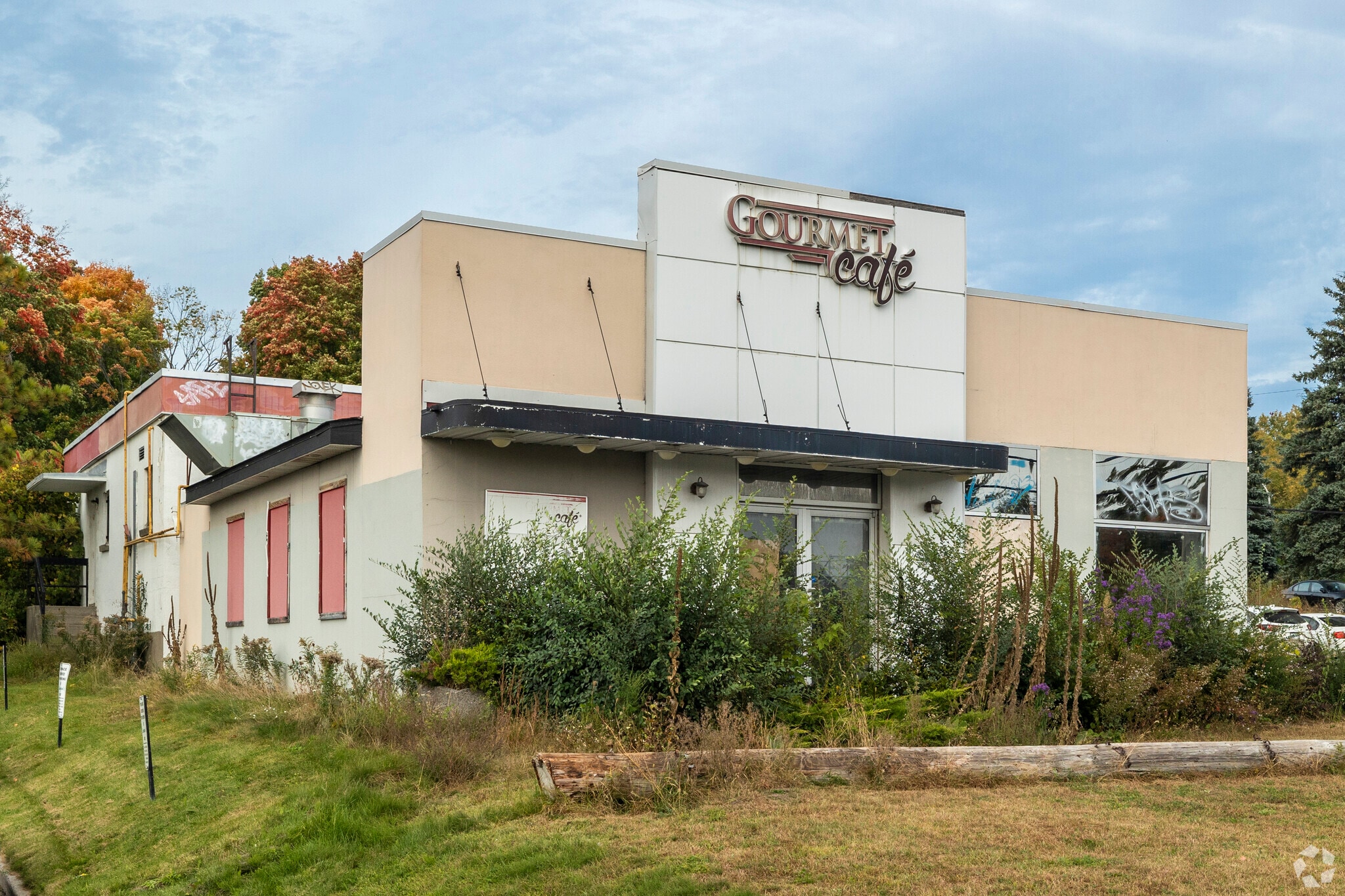 1687 Montreal Rd, Ottawa, ON for sale Primary Photo- Image 1 of 1