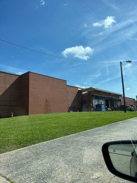 1103 S Elm St, Greensboro, NC for lease - Building Photo - Image 2 of 9