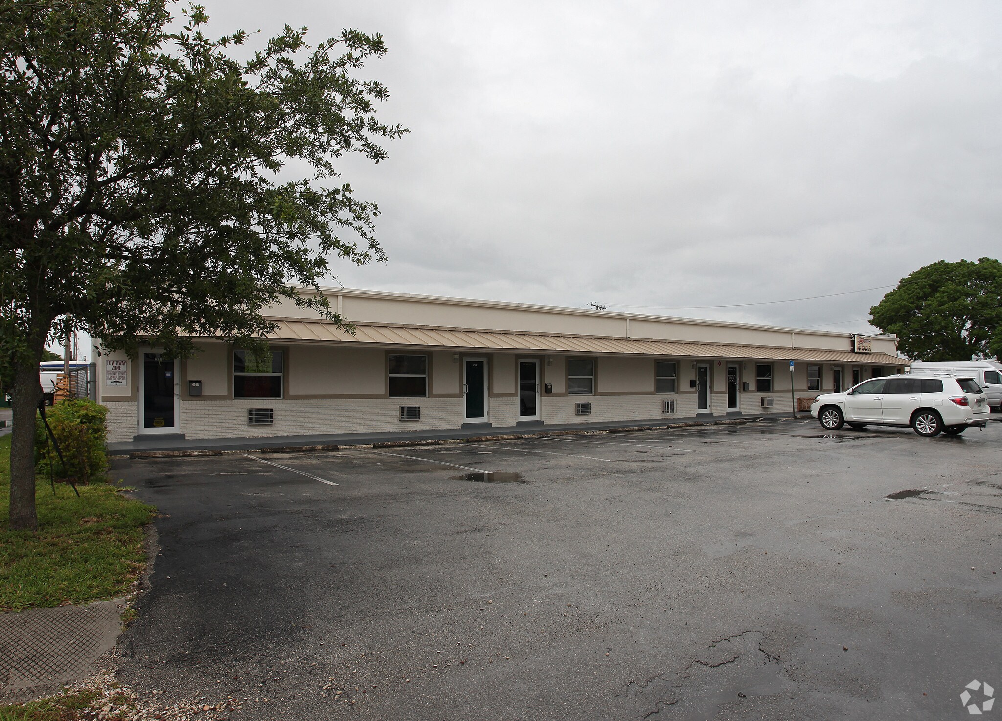 692-702 SW 15th St, Pompano Beach, FL for lease Primary Photo- Image 1 of 12