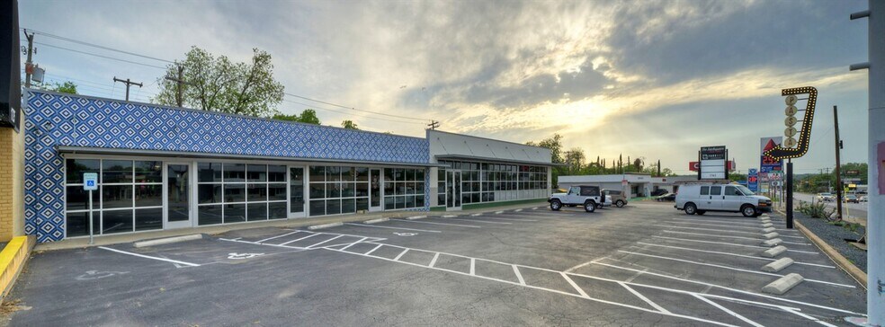 1739-1745 W Anderson Ln, Austin, TX à louer - Photo du bâtiment - Image 1 de 2