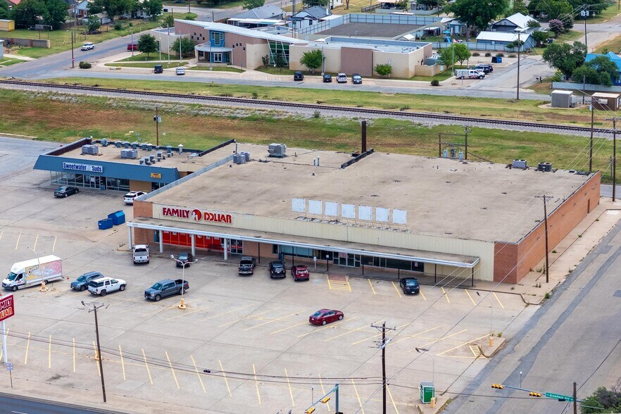 500-511 E Broadway St, Sweetwater, TX à vendre - Photo du bâtiment - Image 2 de 52