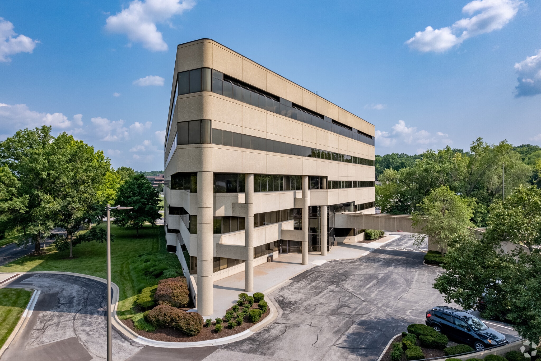 9200 Ward Pky, Kansas City, MO for sale Primary Photo- Image 1 of 11