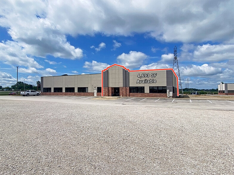 2021 Goose Lake Rd, Sauget, IL for lease - Building Photo - Image 1 of 17